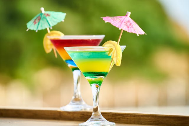 Best Cocktails to Serve at a Wedding | Alchemiq Blog